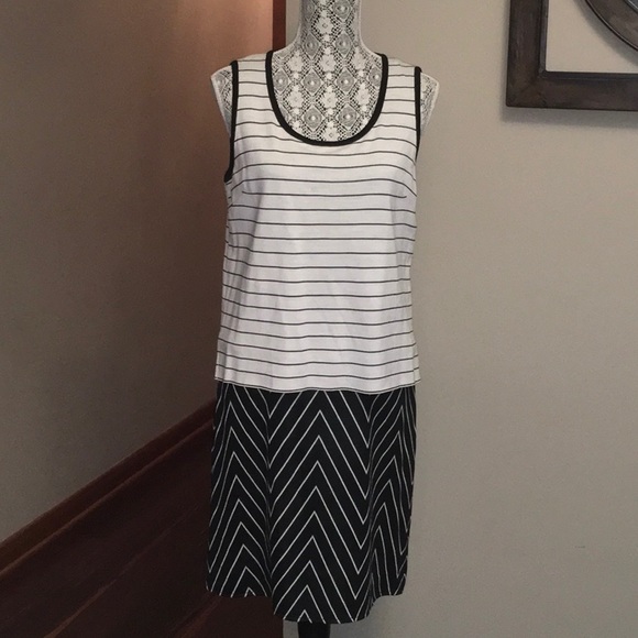 [St. John ] Caviar Popover Mod Dress - Picture 3 of 8